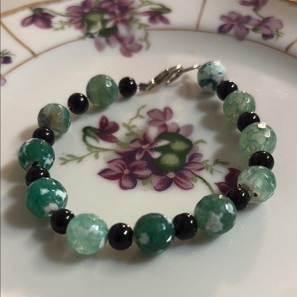 Handmade Jewelry - Elegant Green and Black Glass Beaded Bracelet